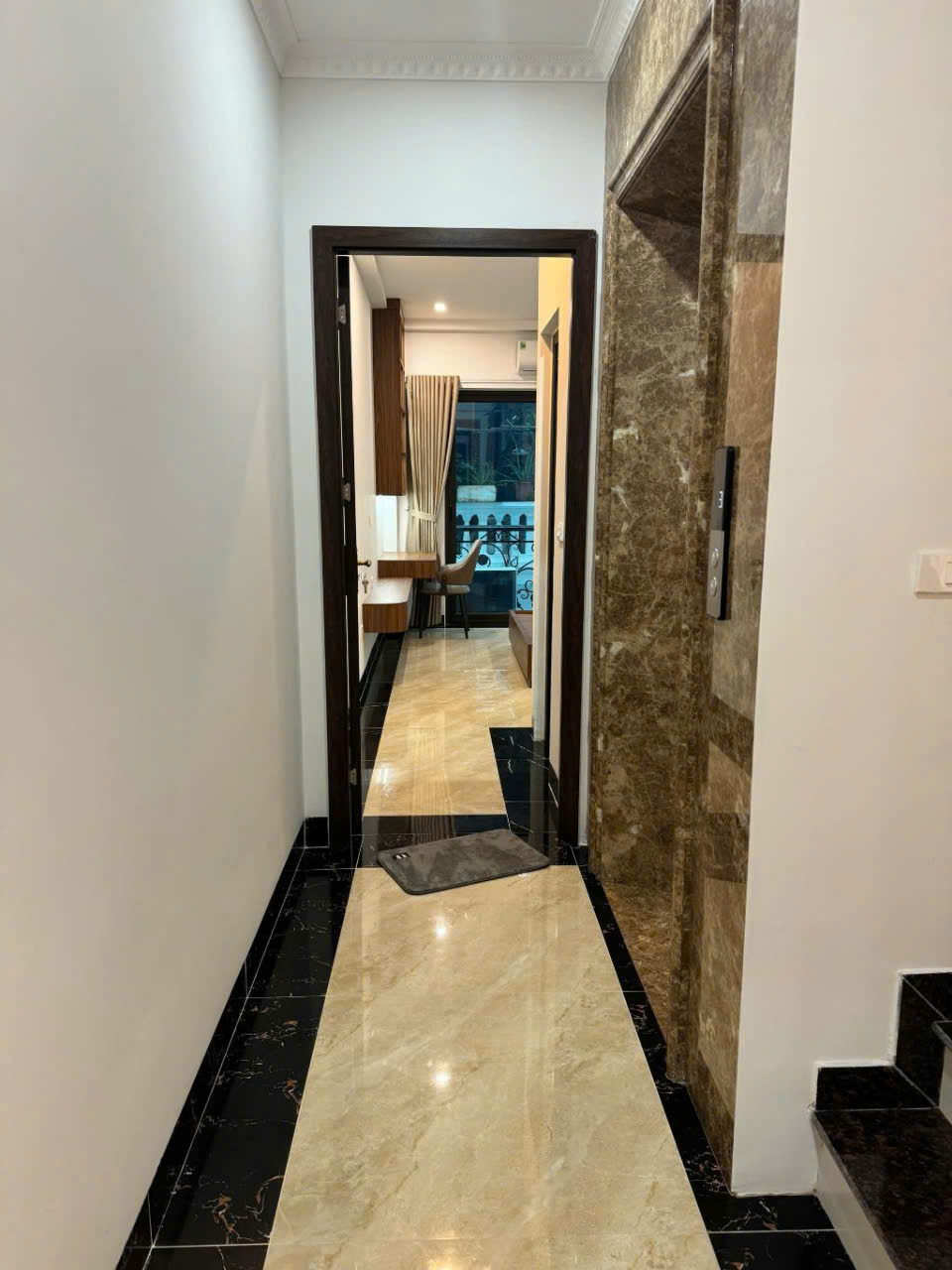 Bán nhà Cổ Nhuế, 31m2 x 5m mặt tiền x 6 tầng, thang máy mới tinh