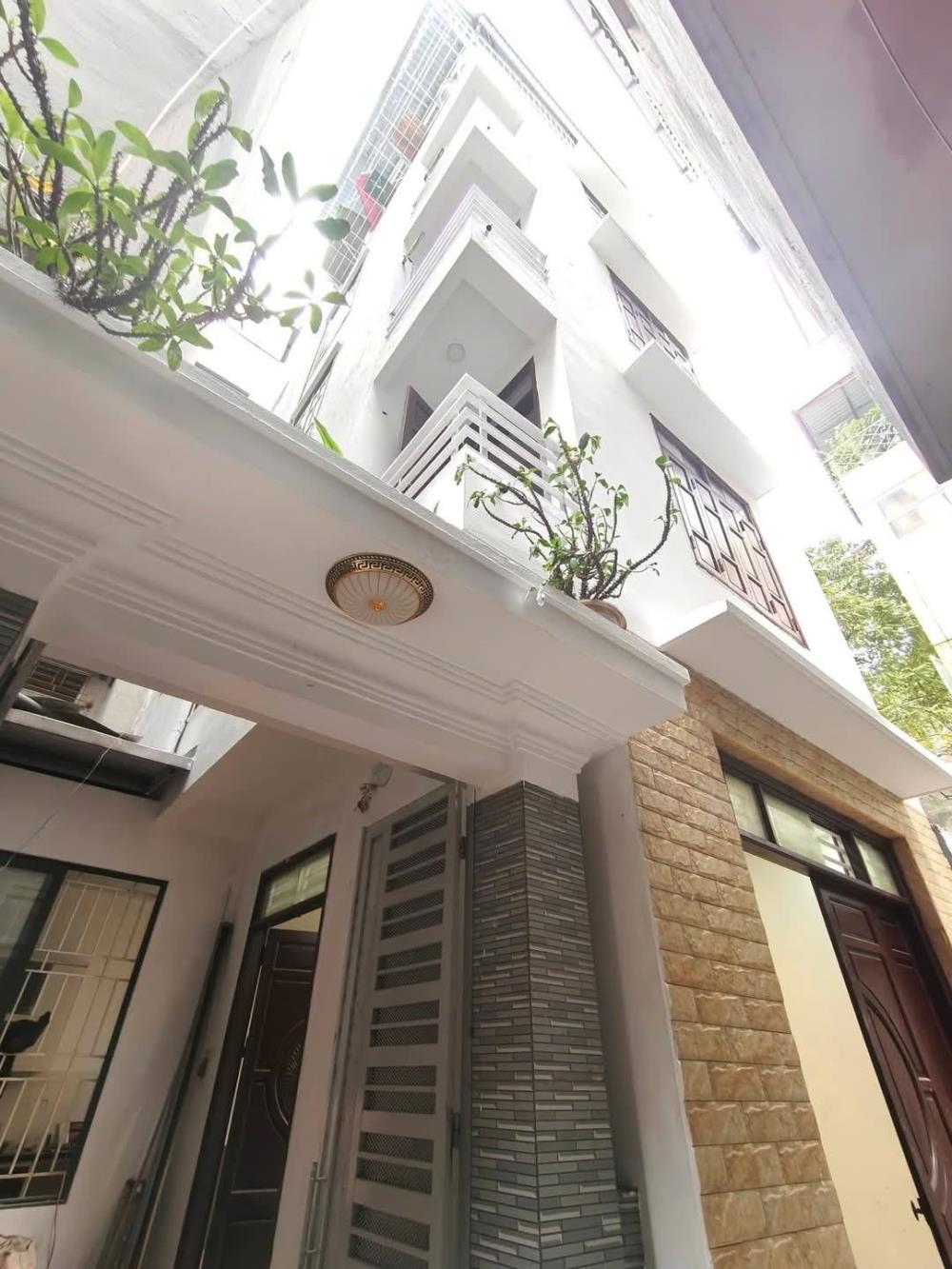 Bán nhà Hoàng Hoa Thám, Ba Đình, 50m2, 5 tầng, 8.5 tỷ lô góc, nhà đẹp, gần phố