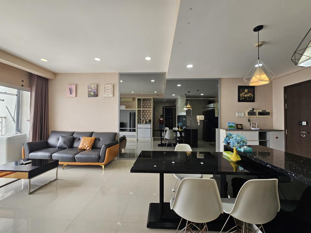 Căn hộ view sân bay, bán gấp 1,75 tỷ có 2pn bao phí, full nội thất, 53m2