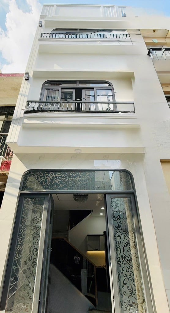 Nhà 3 tầng đẹp, hẻm xe tải, khu VIP Bàu Cát, 5.4 tỷ nở hậu tài lộc, tặng full nt đẹp