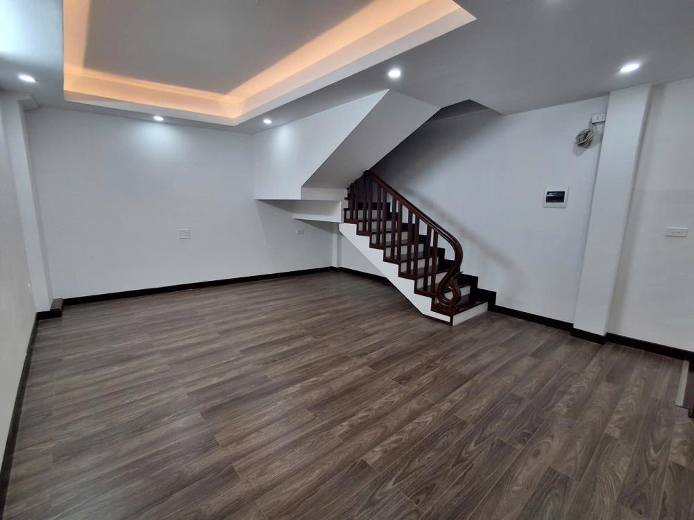 Nhà mới tinh tại trung tâm Việt Hưng, lô góc 2 mặt thoáng, ngõ thông, 20m ra ô tô