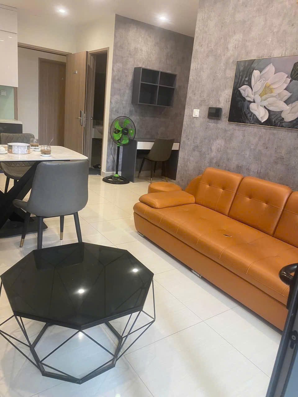 Bán gấp căn 1pn, 43m2 chỉ 2 tỷ 8xx tại Vinhomes Smart City, full đồ