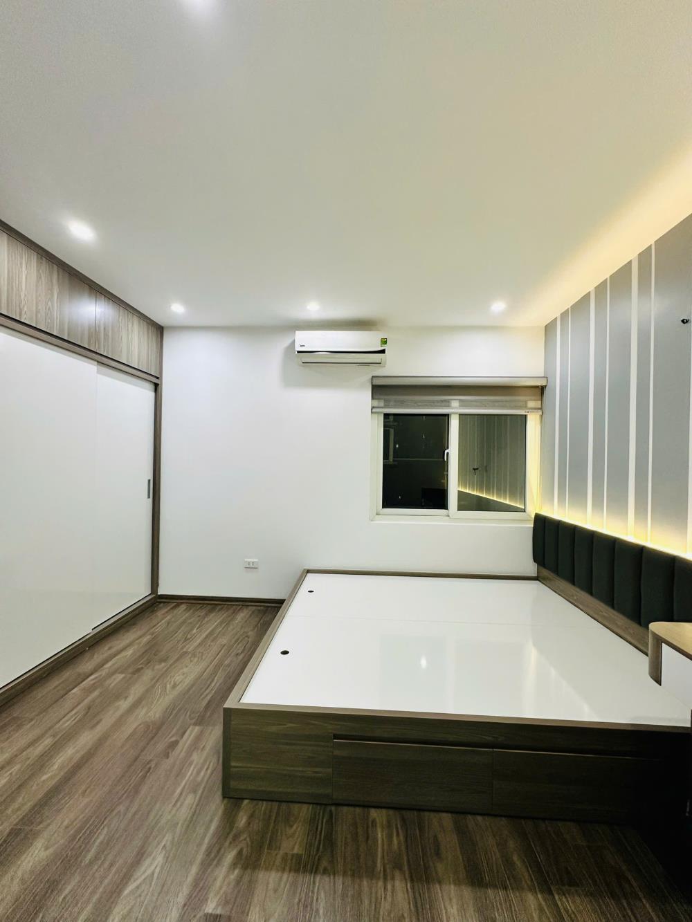Căn hộ góc 3PN, 91m², view Hồ Linh Đàm, full nội thất cao cấp, Giá 4.9 tỷ