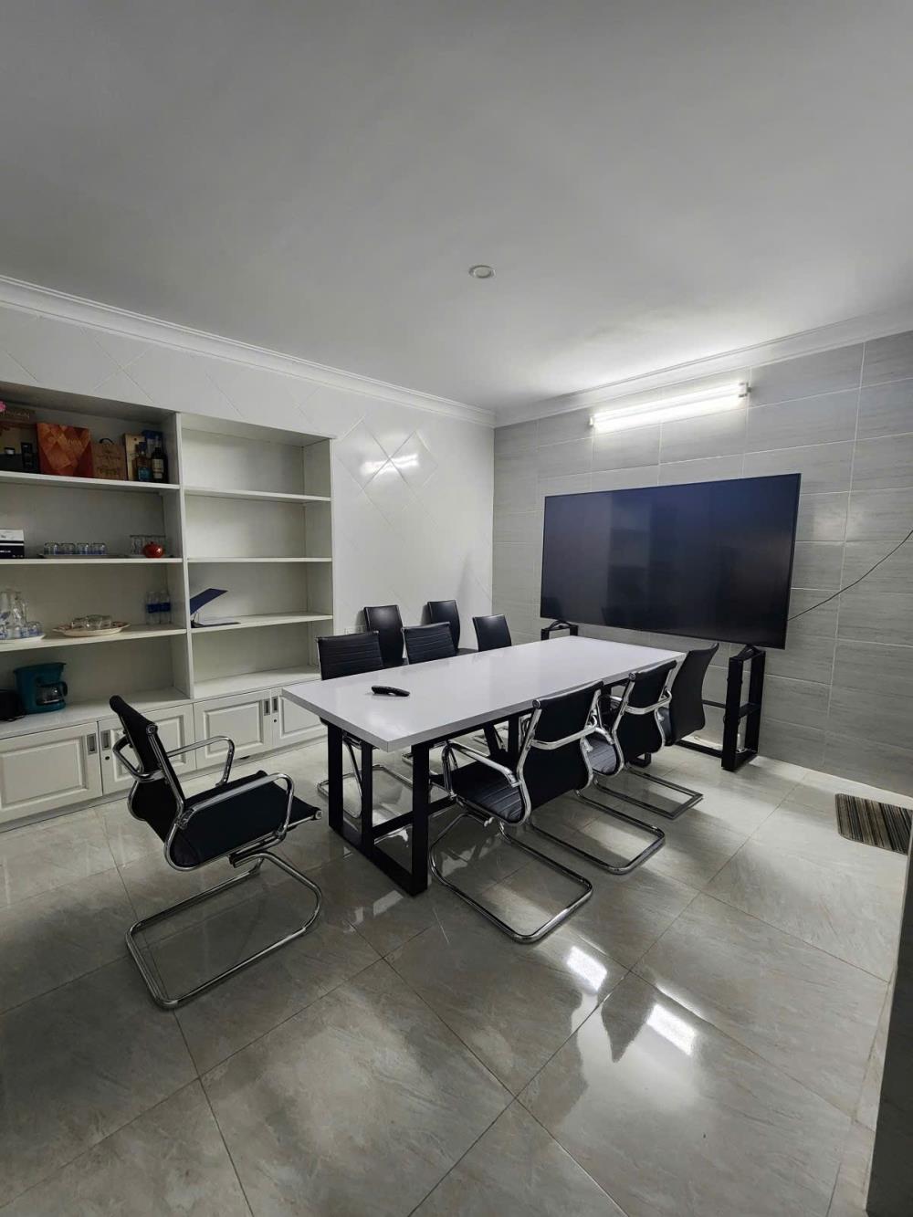 Biệt thự 3 tầng, 170m², ngang 10m, hẻm xe tải Nguyễn Xí, Giá 29 tỷ