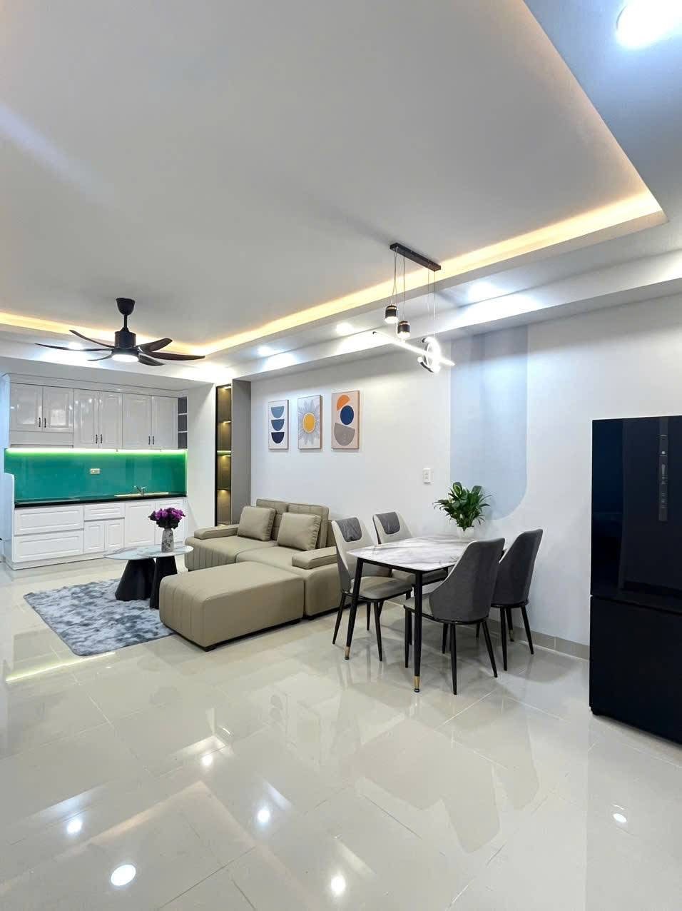 Bán căn hộ view xéo biển, tầng 7 tòa Uplaza sông Đà, gần biển Hòn Chồng