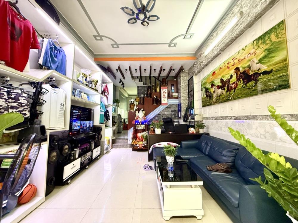 Bán gấp nhà 4 tầng, hẻm xe hơi, diện tích 70m2, giá chỉ 6.95 tỷ, kế bên Emart Phan Huy Ích, Gò Vấp
