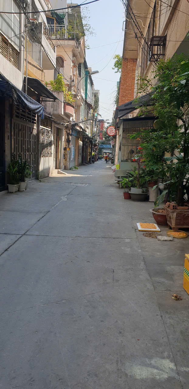 Bán nhà Hẻm xe hơi Thành Thái, Quận 10, 60m², 2 tầng, Giá chỉ 11 tỷ