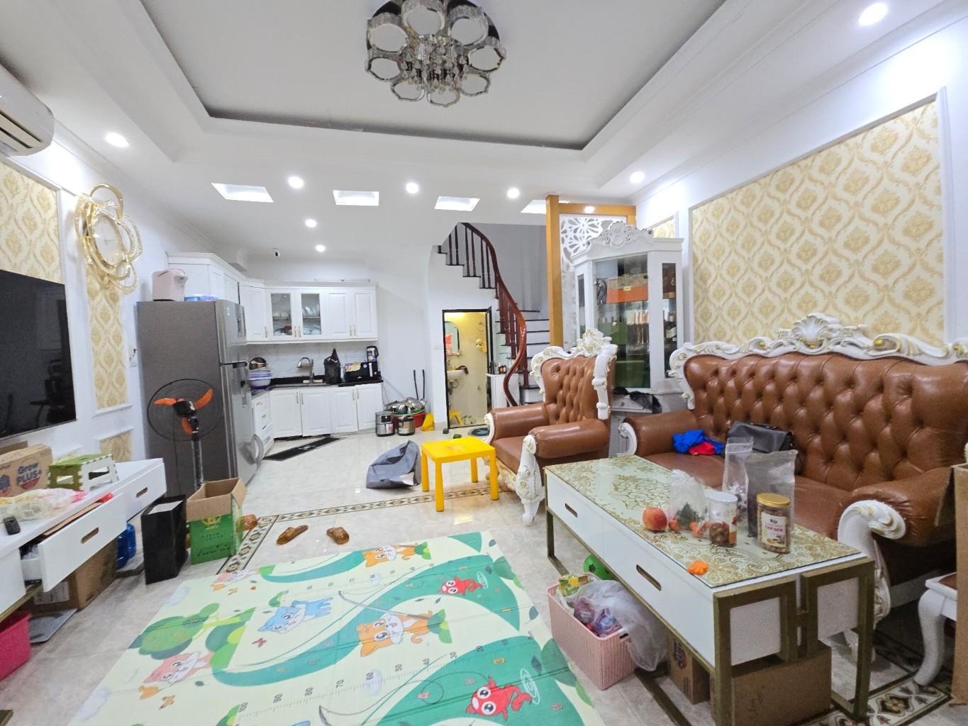 Nhà đẹp Thạch Bàn, Aeon Mall, ô tô đỗ cửa, tặng nội thất 500tr, chỉ hơn 5 tỷ