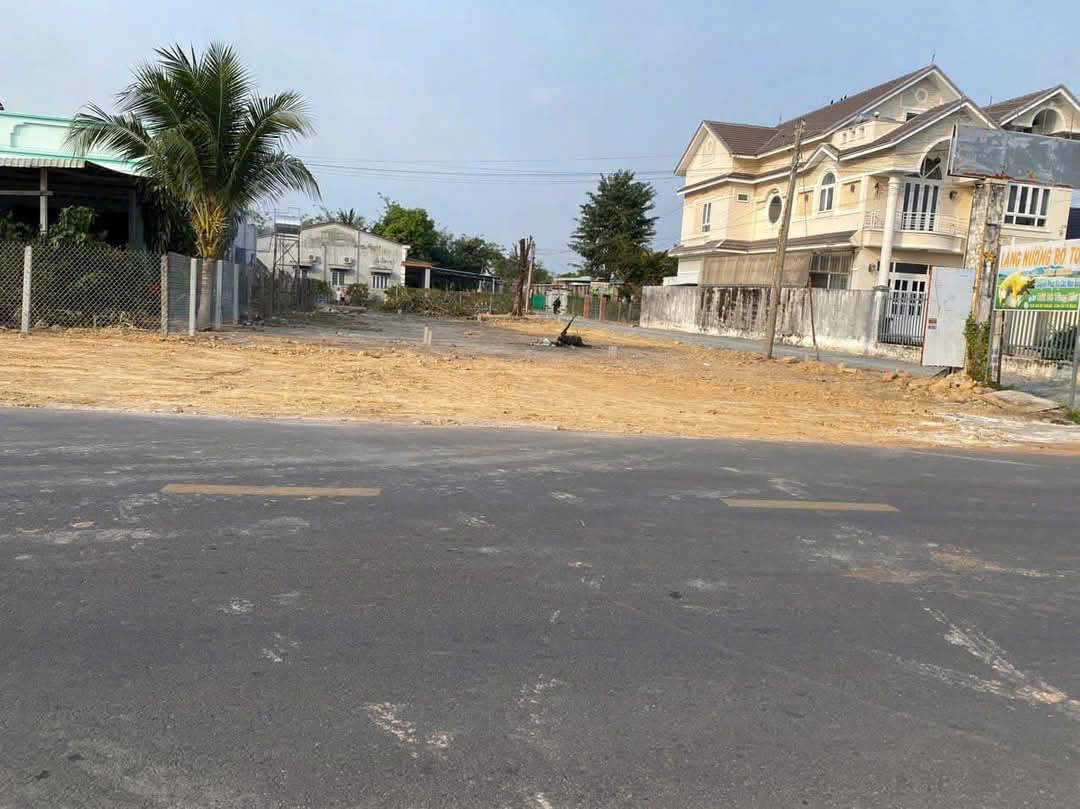 Bán nhanh miếng đất đẹp 150m2, view núi, mặt tiền nhựa lớn, sẵn 60m2 ONT giá chỉ 999tr
