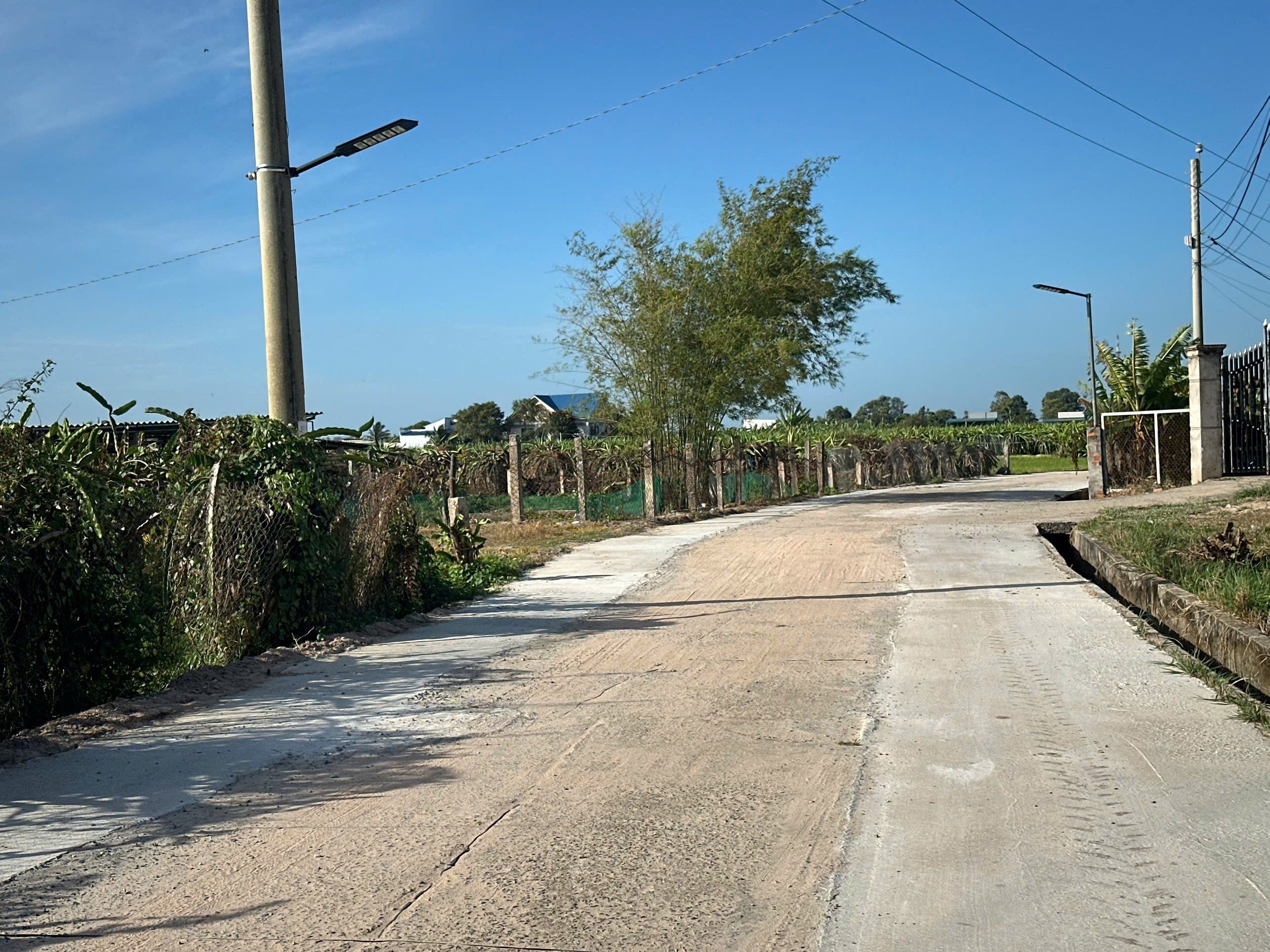 Bán gấp 1000m2 sẵn 200m2 thổ cư, đất 2 mặt tiền đường Tân Tiến, Lagi, gần biển giá 1,8tỷ