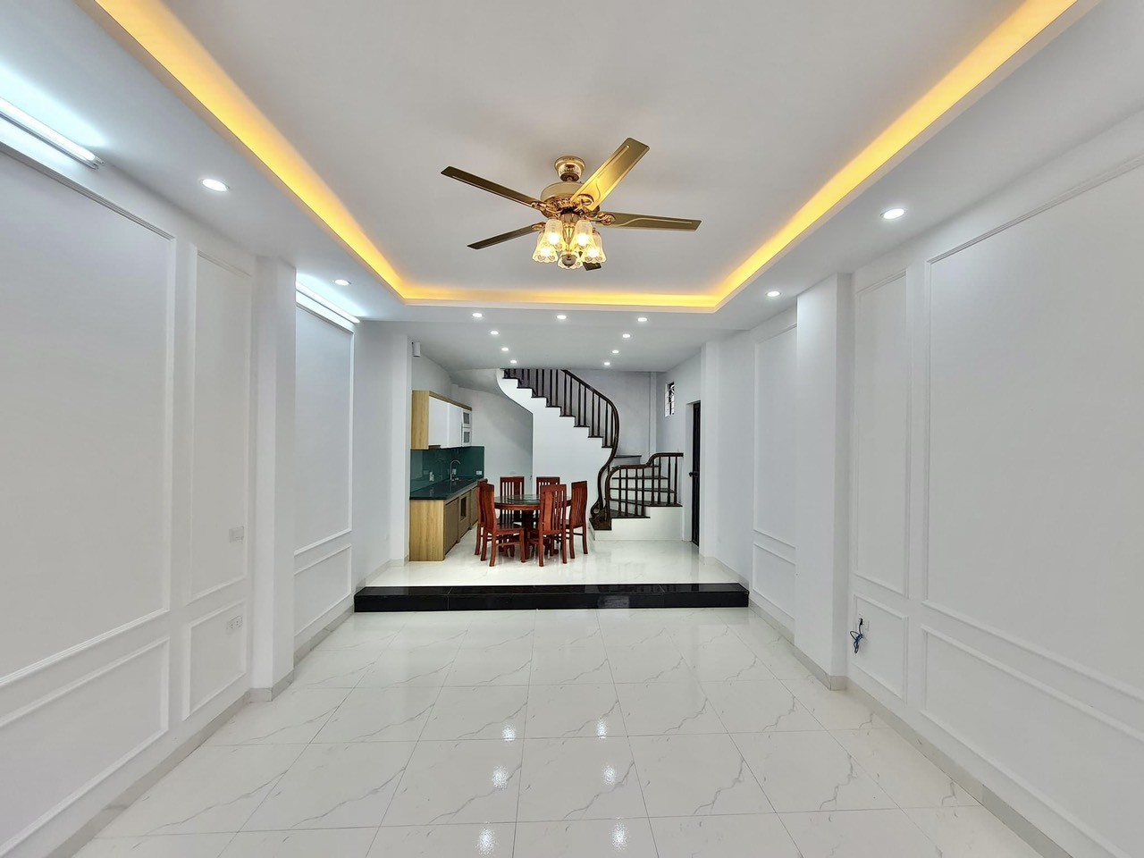 Nhà liền kề Văn Quán, Hà Đông, 66m2 x 5 Tầng, nhà đẹp, kinh doanh, 11.x tỷ
