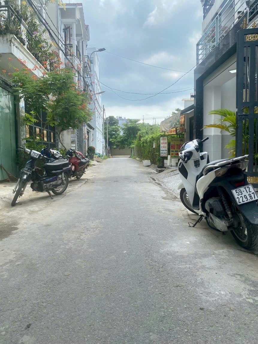 Chính chủ bán nhà phố mặt tiền hẻm 67 Đào Tông Nguyên, Nhà Bè, liền Kề Quận 7
