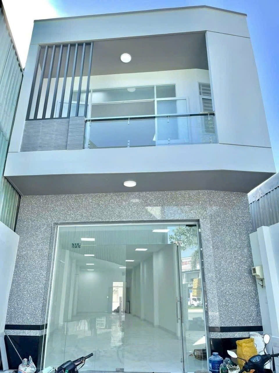 Cho thuê nhà mặt tiền 3 tháng 2, ngang 5.8m, giá 26 triệu