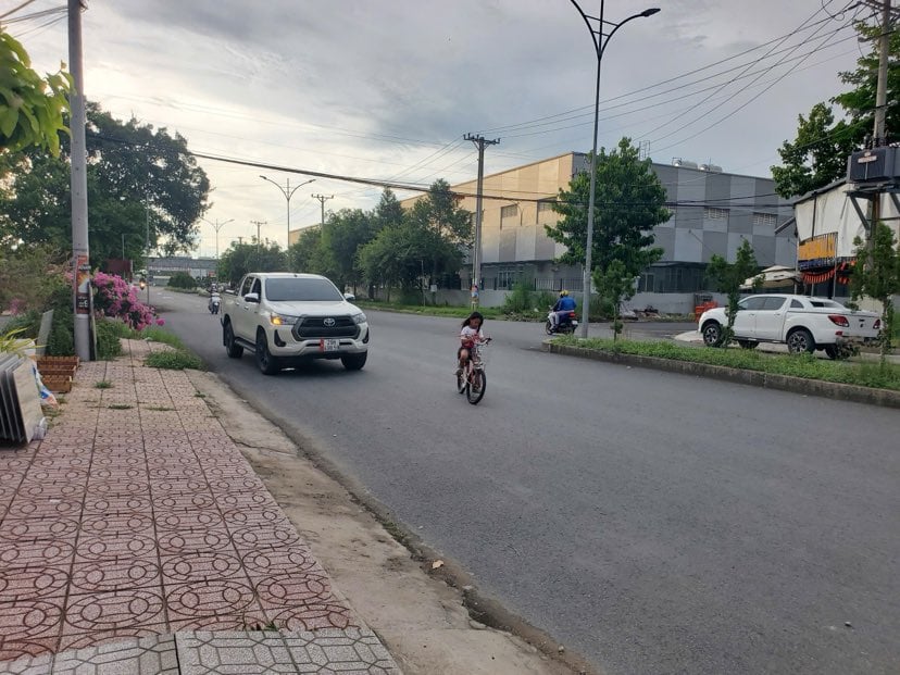 Cho thuê nhà 200 m2 tại khu Hồng Loan, tiện làm văn phòng, giá 14 triệu