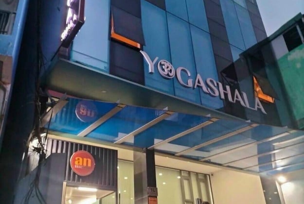 Bán gấp tòa nhà văn phòng Nguyễn Thiện Thuật, Quận 3, hầm + 7 tầng, 84m², giá 27.8 tỷ