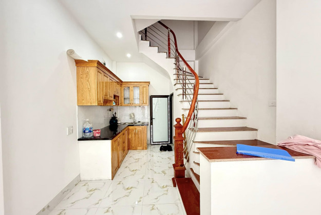 Bán nhà Phúc Lợi, diện tích 32m2 x 5 tầng, nhà mới về ở ngay, dân trí cao