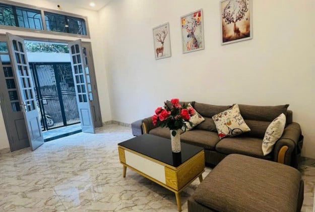 Bán nhà dân xây Cổ Linh, Long Biên 42m2, 3 tầng, chỉ 6,4 tỷ, ô tô đỗ cách nhà 15m