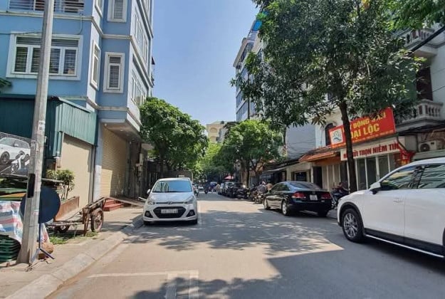 Bán nhà đường Dương Khuê Cầu Giấy, vỉa hè ô tô 10 tầng kinh doanh, 117m2 giá 70 tỷ