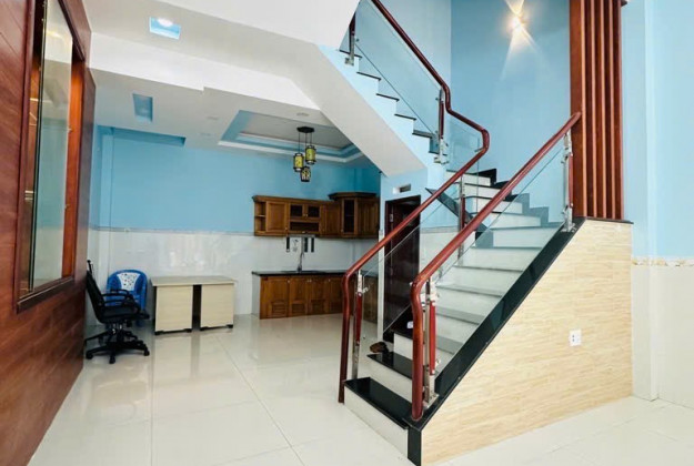 Bán nhà mặt tiền ngang 5m, 50m2 kinh doanh, gần Ngã Tư 4 Xã, hơn 6 tỷ
