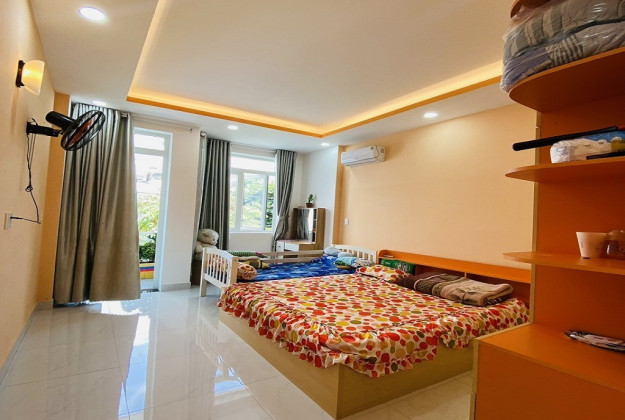 Bán nhà phố mặt tiền kinh doanh liền kề Võ Văn Ngân, P. Bình Thọ, Tp Thủ Đức, 3 tầng sân thượng, 77 m2 đất