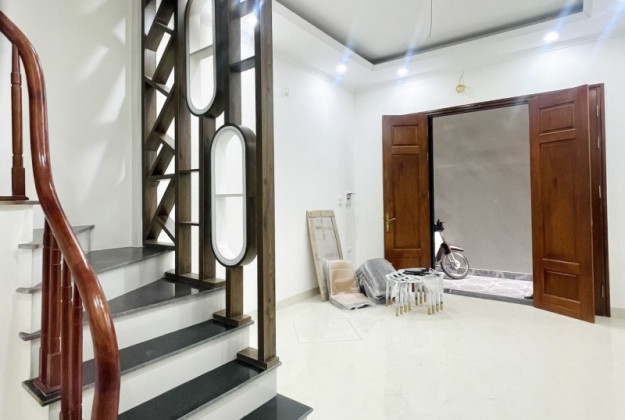 Bán nhà ngõ 143 Nguyễn Chính, mới ô tô đỗ cổng, 30m2 x 5 tầng, 6.94 tỷ