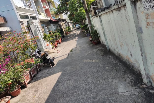 Bán nhà hẻm xe hơi Tân Bình, ngang 4.3m, sổ vuông 105m2, 2 mặt tiền, khu phân lô, chỉ 9 tỷ