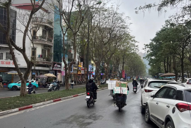 Nhà mặt phố Trần Đăng Ninh Cầu Giấy, vị trí đẹp vỉa hè đá bóng kinh doanh, 50m2, 4 tầng, 29 tỷ