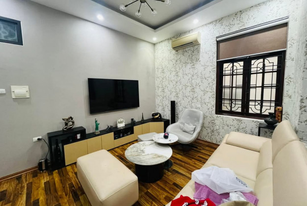 Bán nhà phố Quán Thánh Ba Đình, vị trí đẹp ngõ ô tô kinh doanh, 101m2 giá 39.5 tỷ