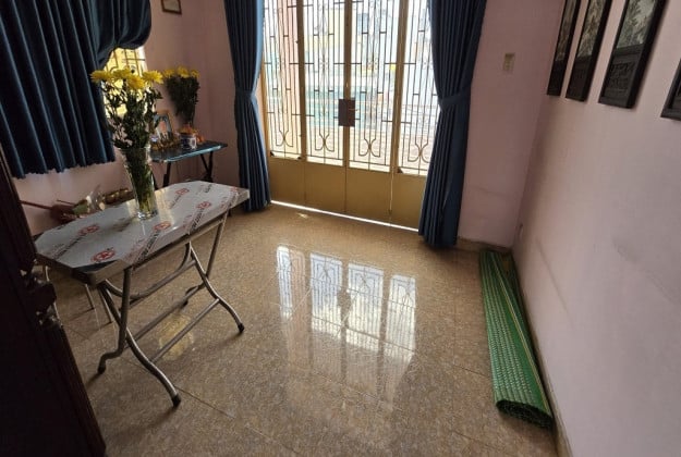 Bán nhà phố cấp 4, gần đường Hồ Văn Tư, trung tâm Tp. Thủ Đức, giá chưa tới 4 tỷ