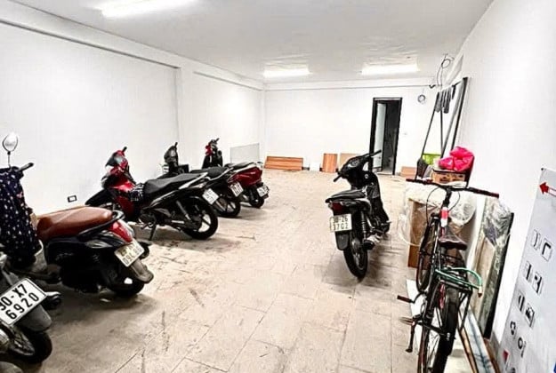Bán nhà mặt phố Giáp Bát, vị trí vàng, 8 tầng thang máy, giá 33 tỷ