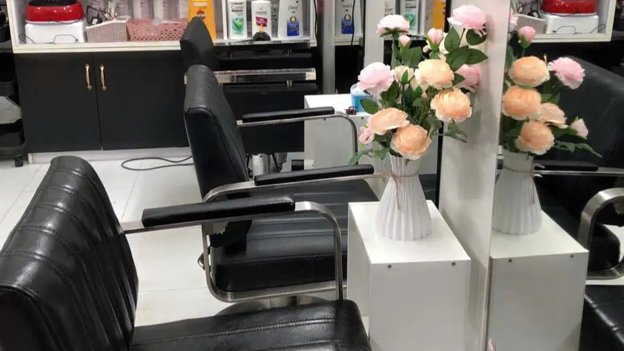 Sang gấp Salon, Mi Nail đang kinh doanh tốt, trung tâm Quận 6, giá sang 50 triệu