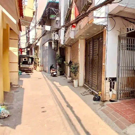 Bán nhà Nguyễn Chính, Tân Mai, gần phố, ô tô tránh, 5 tầng x 30m2, giá chỉ 5.75 tỷ