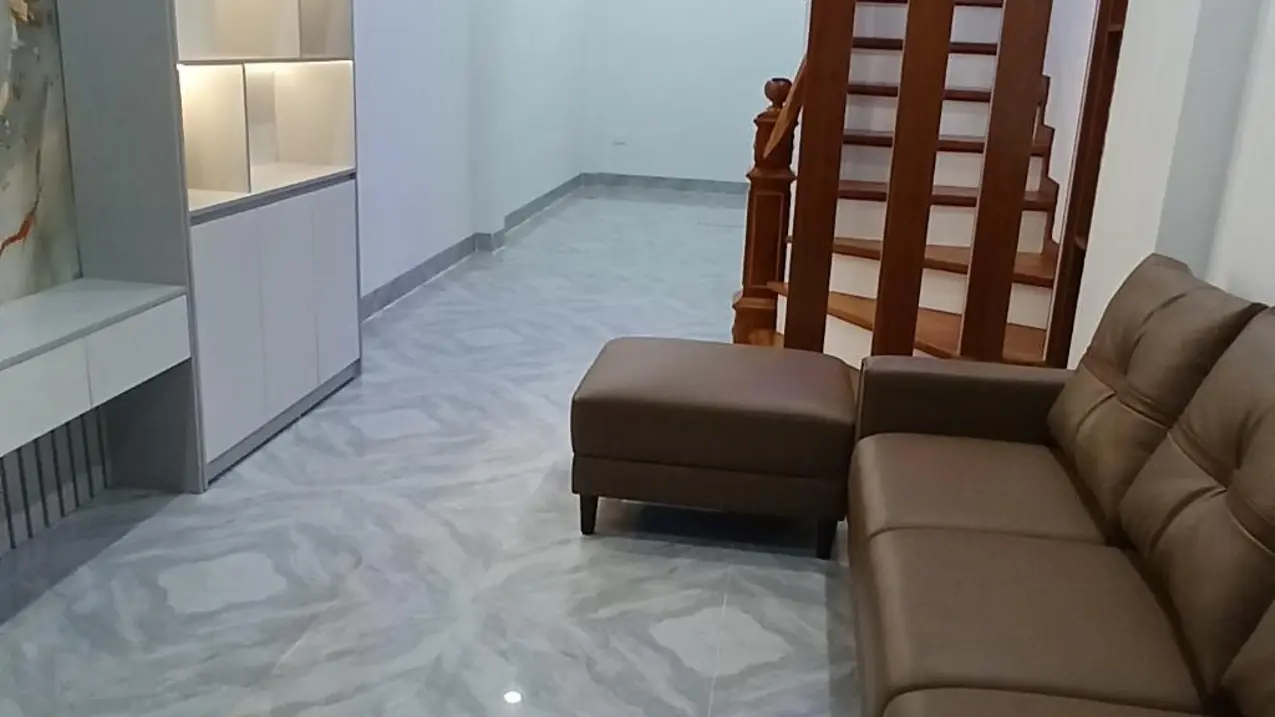 Nhà mới lô góc, ô tô vào nhà, kinh doanh, sát sân chơi để cả chục xe ô tô, cạnh hồ điều hoà