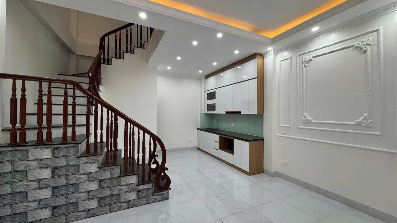 Bán nhà Hoàng Văn Thái, 35m², 4 tầng, Giá chỉ 6.5 tỷ, Nhà đẹp ở luôn