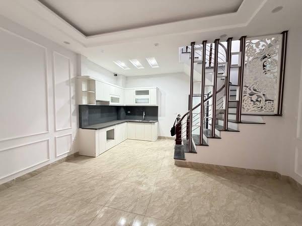 Siêu hiếm, nhà mới lô góc Lai Xá, Hoài Đức, 38m x 5 tầng, chỉ 4.7 tỷ, ô tô vào nhà, 20m ra ngõ thông