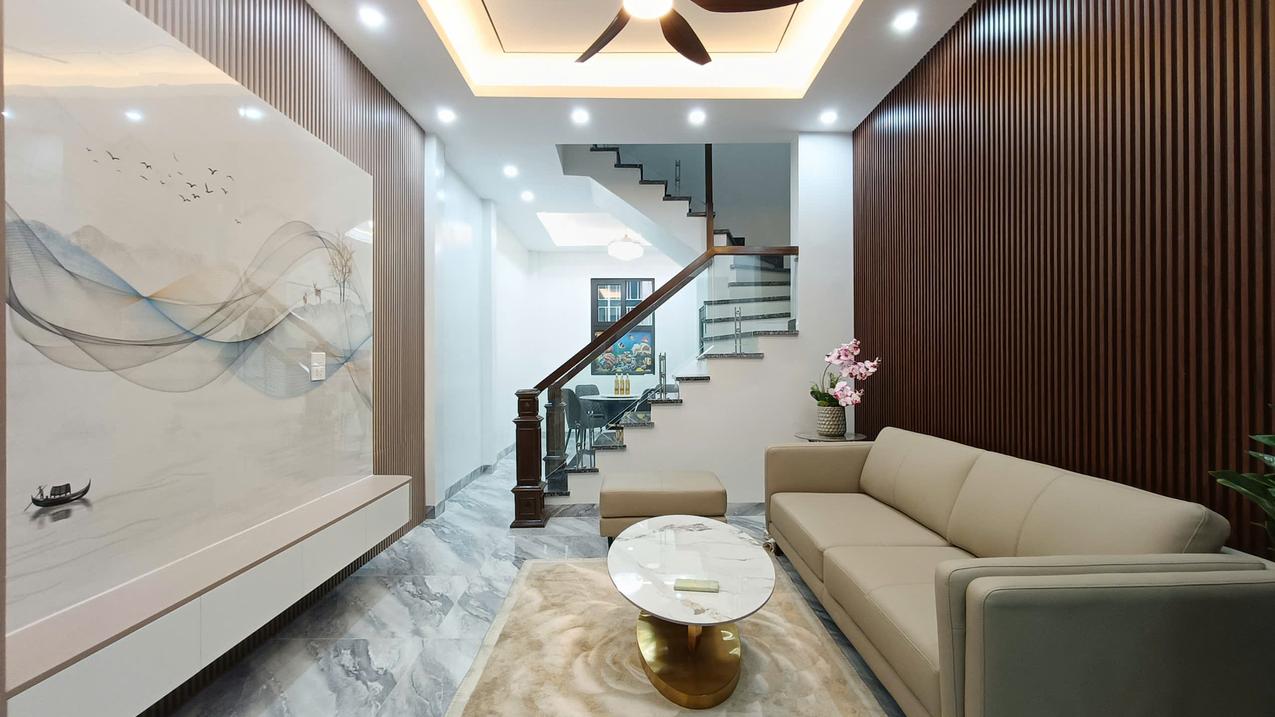 Chính chủ bán nhà phố Chùa Láng, 50m² × 5 tầng, mặt tiền 4m, nhà mới đẹp, nở hậu, full nội thất