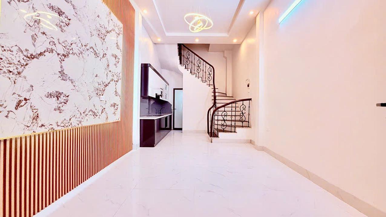 Bán nhà hộ khẩu Hoàn Kiếm, ngõ thông, sát mặt Phố Hồng Hà, giá 7.35 tỷ