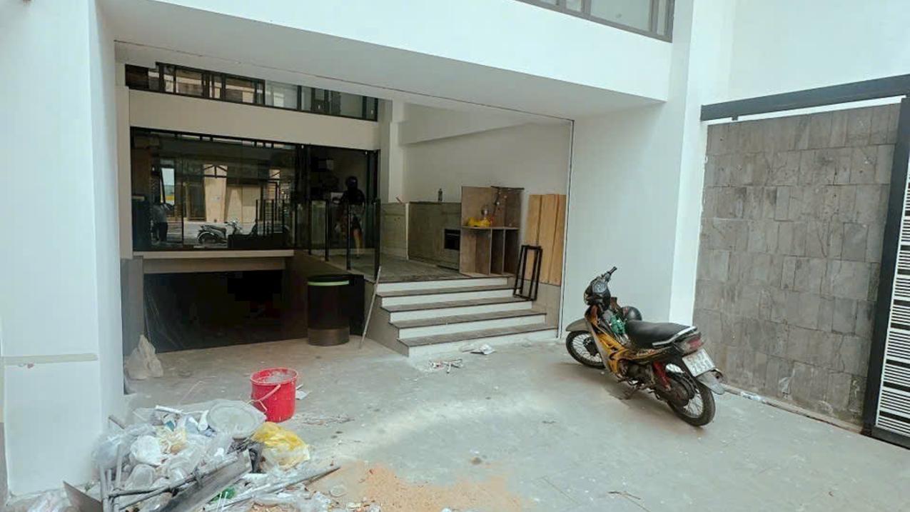 Bán tòa nhà 7 tầng, mặt tiền Trương Quốc Dung, gần Nguyễn Văn Trỗi, 150m², giá 36 tỷ
