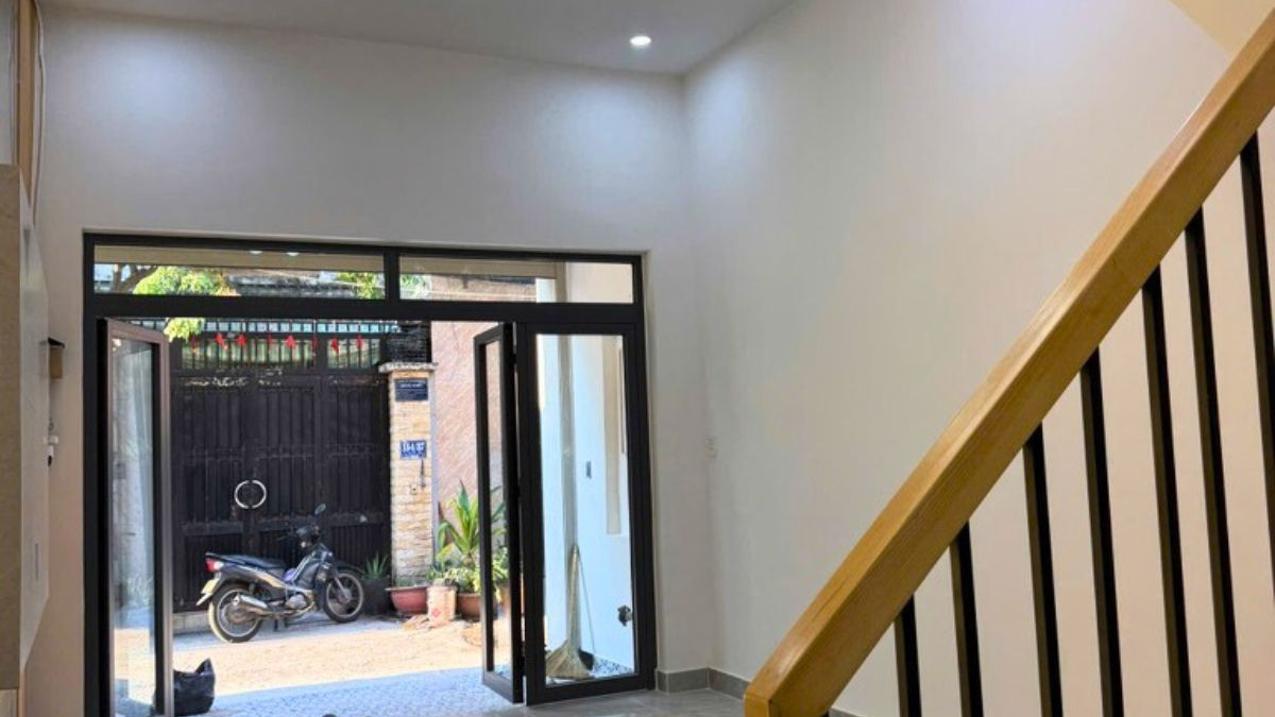 Nhà đẹp 2 tầng, hẻm VIP xe hơi thông thẳng, 42m² tại Tân Chánh Hiệp, Quận 12