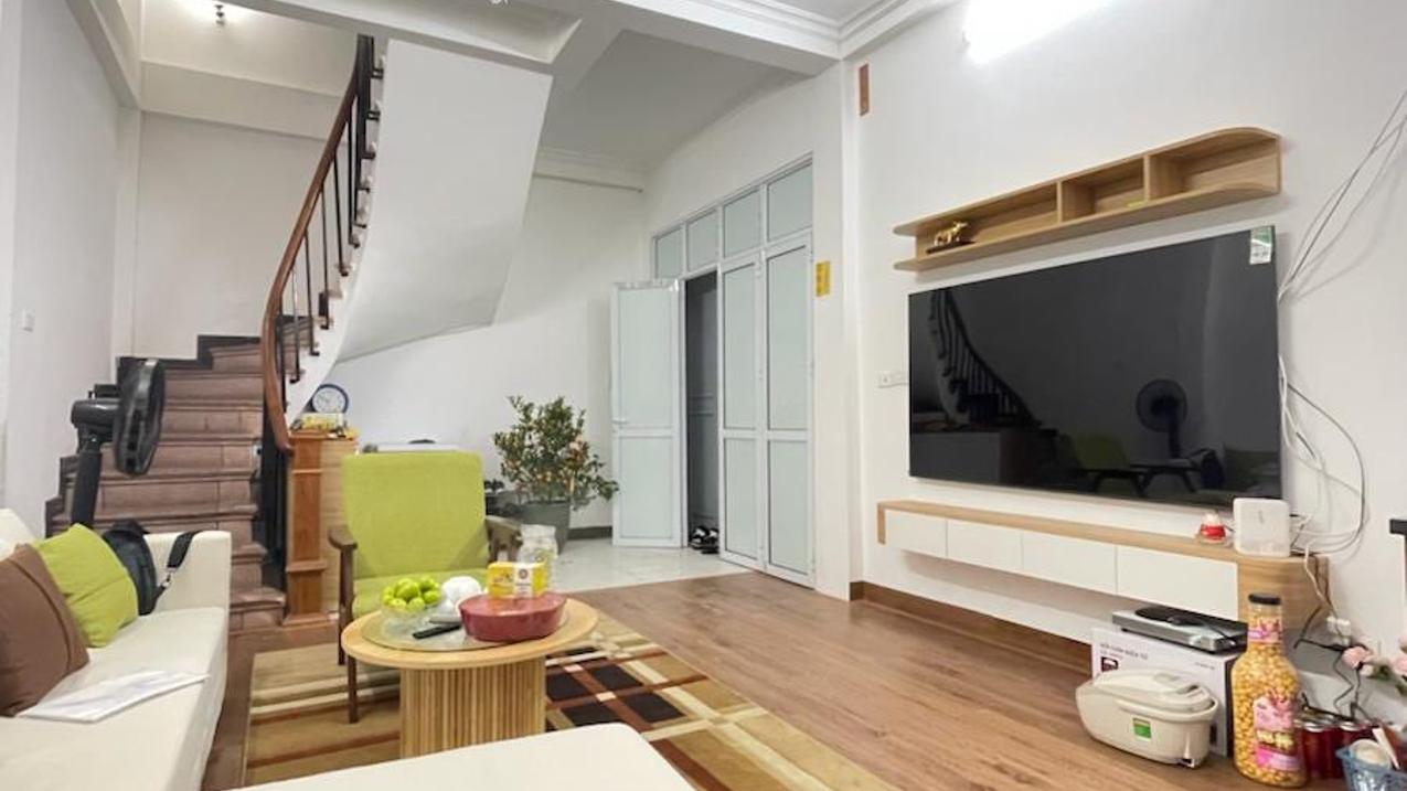 Bán nhanh nhà khu Bạch, Hai Bà Trưng, 4 tầng 42 M2, MT 5M, Ngõ thông, đầy đủ tiện nghi