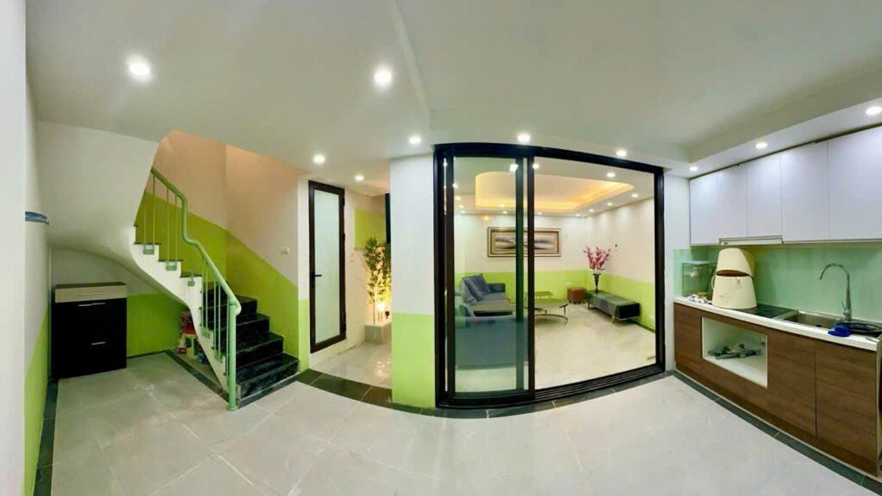 Bán nhà trung tâm quận Đống Đa, 44m², 3 tầng, 5PN, 3WC, sổ đỏ chính chủ