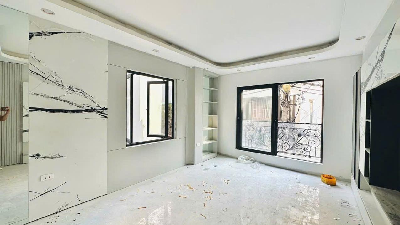 Bán nhà lô góc, Định Công Thượng, 5 tầng, 42m², ô tô vào nhà, kinh doanh đỉnh, giá chỉ hơn 11 tỷ