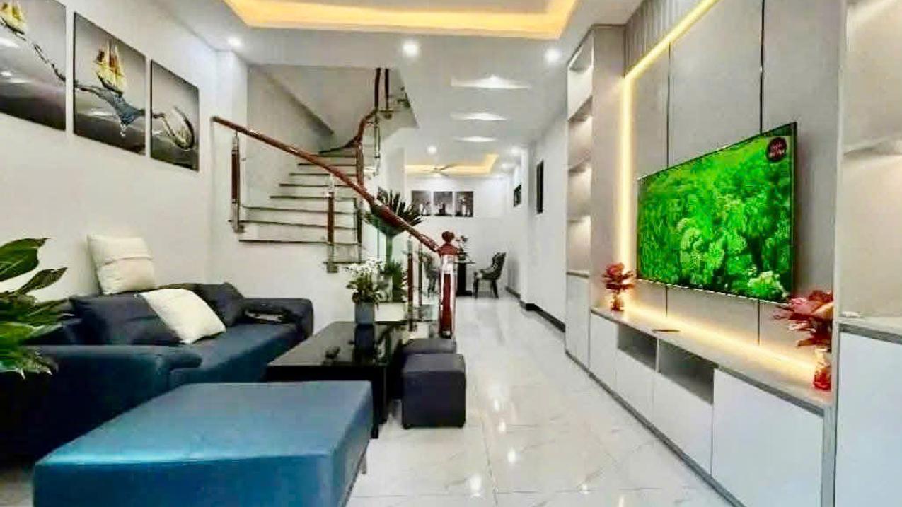 Bán nhà riêng tại Thanh Xuân, gần RoyalCity, ngõ thông, ô tô, 5 tầng 40m2, gía 6,5 tỉ