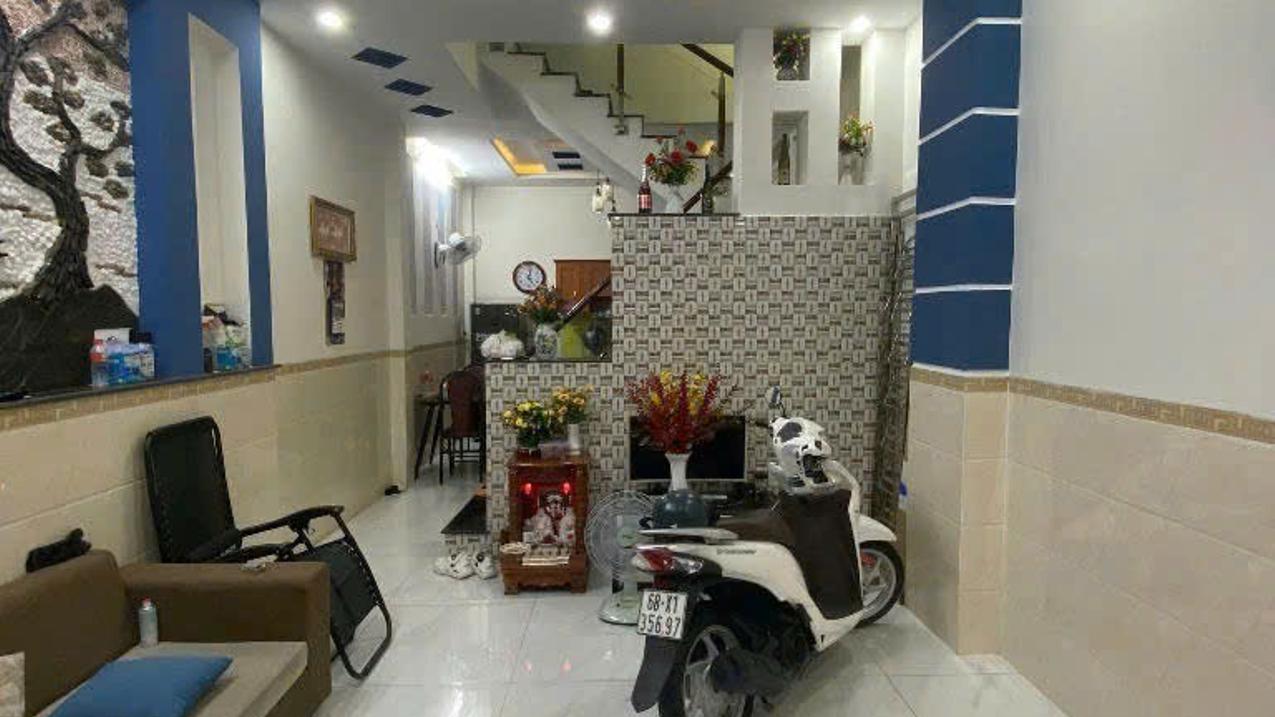 Bán nhà đẹp 4 tầng Bình Tân, mặt tiền khu Tên Lửa, phù hợp kinh doanh, giá 6.8 tỷ