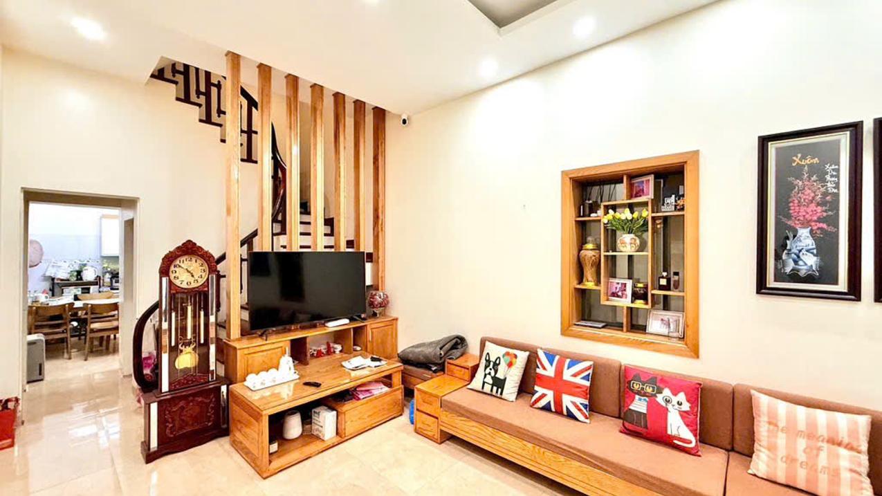 Chính chủ bán gấp nhà Vũ Tông Phan, Ngõ ô tô, Gần trường đại học, Giá chỉ 15.6 tỷ, Sổ đỏ đẹp