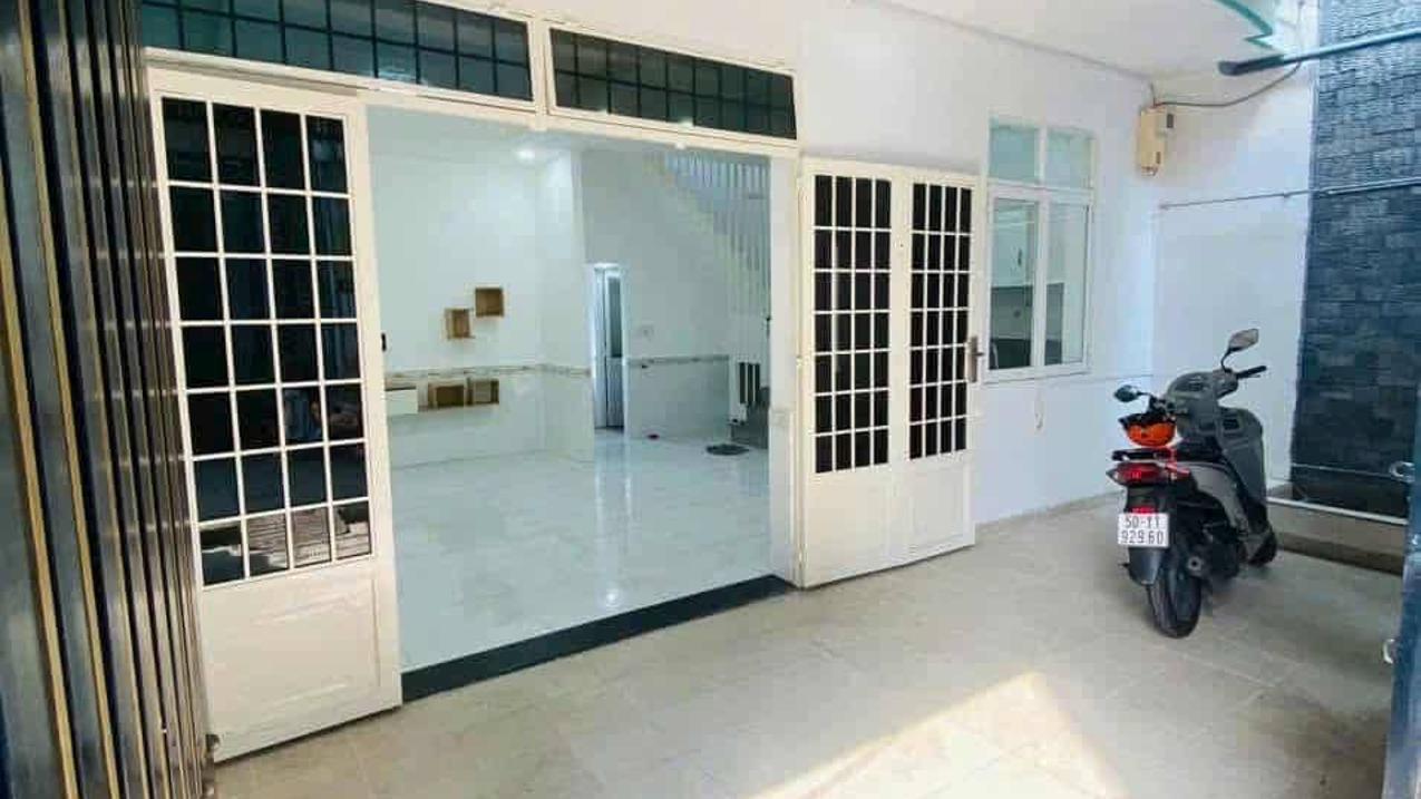 Bán gấp nhà 2 tầng đẹp Tân Chánh Hiệp, Quận 12, Hẻm nhựa ô tô, Gần ĐH GTVT, sổ riêng, giá 3.2 tỷ