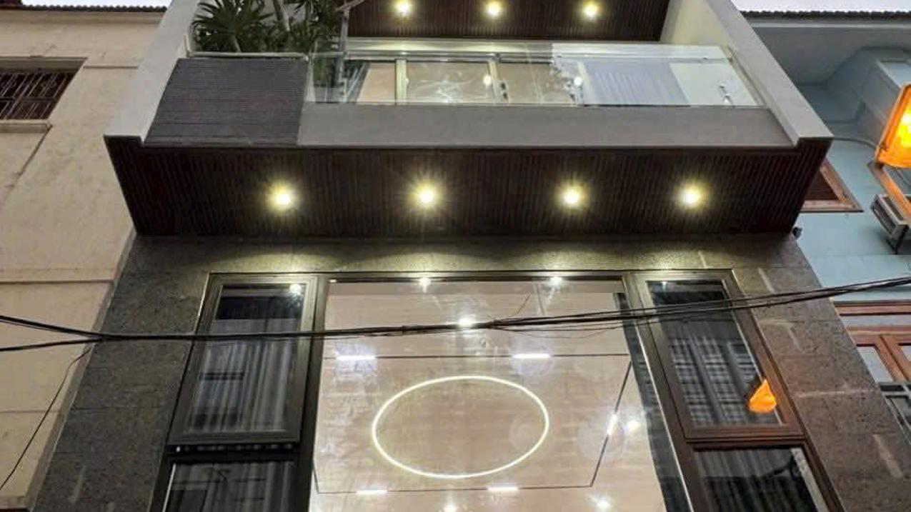 Bán nhà đẹp mới xây  Cầu Giấy, Hà Nội, 6 tầng, diện tích 39m2, thang máy, đầy đủ nội thất, giá 9 tỷ 350 triệu