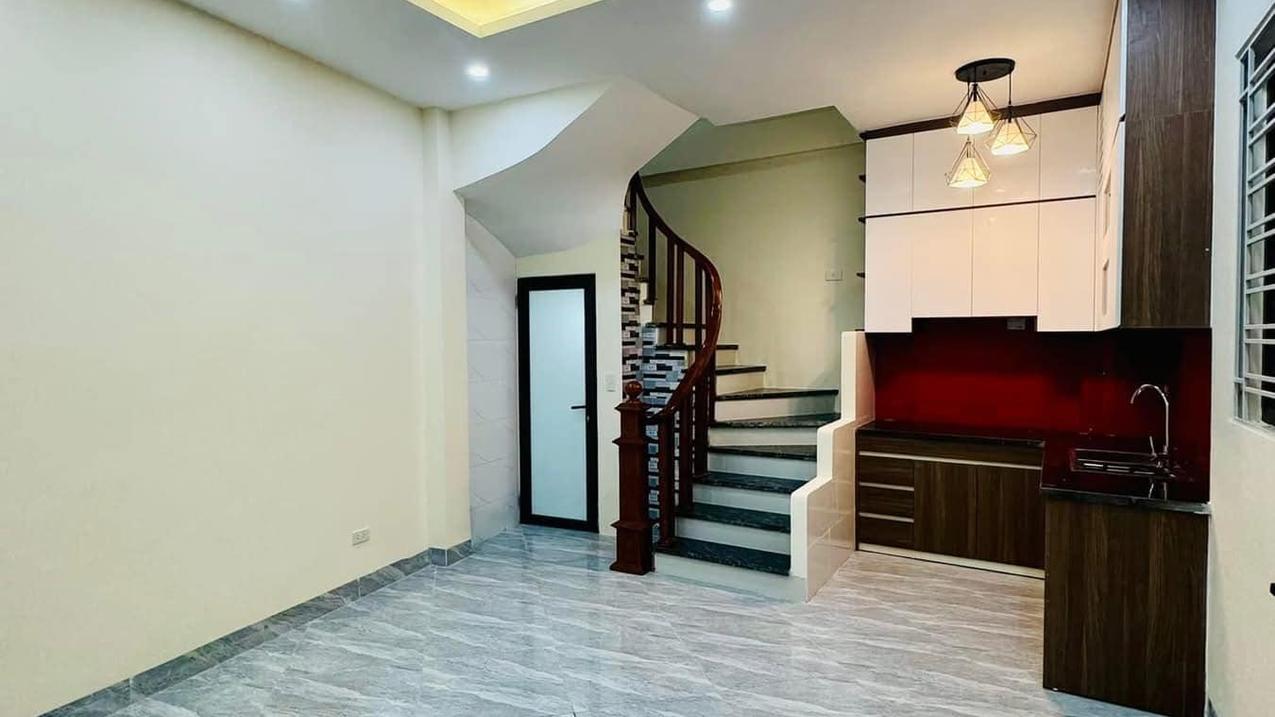 Bán nhà mới 5 tầng Nam Dư, gần cầu Thanh Trì, chỉ 5.7 tỷ, ở ngay, sổ đỏ chính chủ