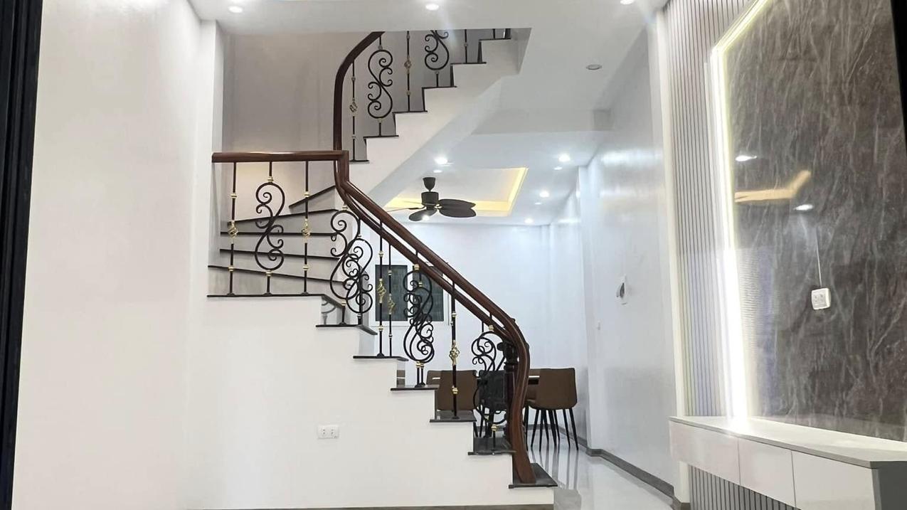 Bán nhà phố Bùi Xương Trạch, ngõ ô tô tránh, 44m², nhà mới đẹp, giá chỉ 8.1 tỷ