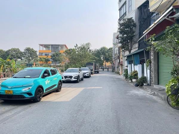 Bán nhà dòng tiền, 20 phòng cho thuê, thang máy, oto vào nhà, tại Long Biên